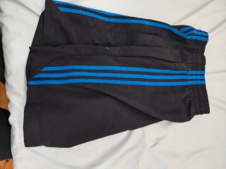 Pantalón corto Adidas negro y azul