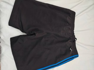Pantalón corto Adidas negro y azul