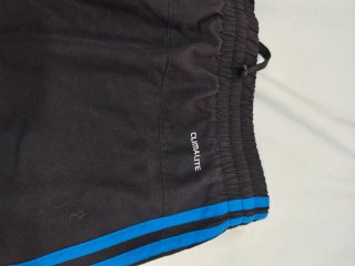 Pantalón corto Adidas negro y azul