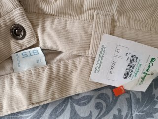 Pantalones vaqueros, verdes y beige