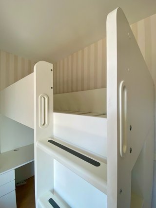 Cama alta con escritorio y armario Ikea Smastad