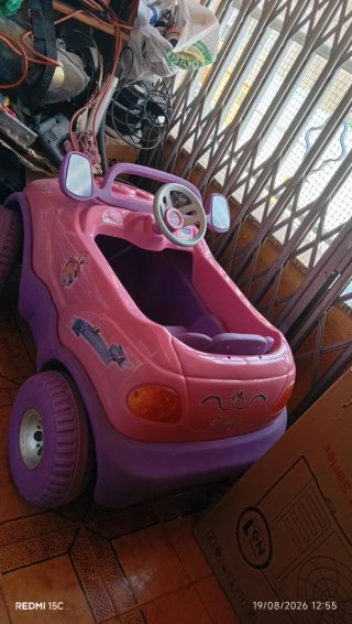Coche eléctrico infantil rosa y morado