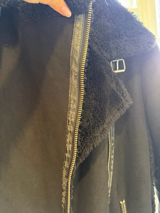 Abrigo Pull and Bear Negro Forro Peluche