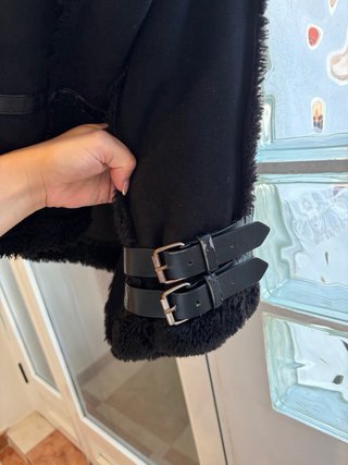 Abrigo Pull and Bear Negro Forro Peluche