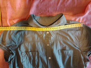 Camisa estilo sahariano verde oliva