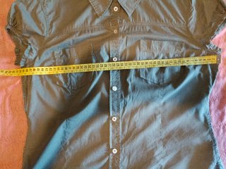 Camisa estilo sahariano verde oliva
