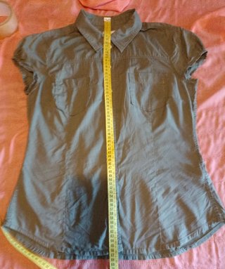 Camisa estilo sahariano verde oliva