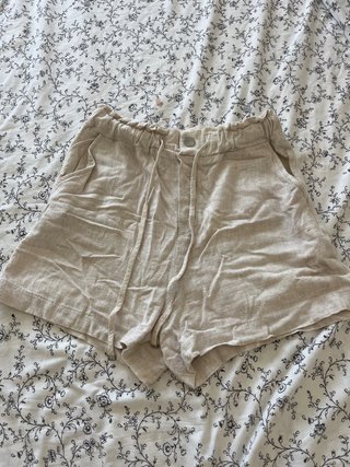 Pantalones cortos Stradivarius beige