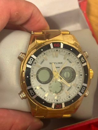 Reloj Guess Dorado y Blanco