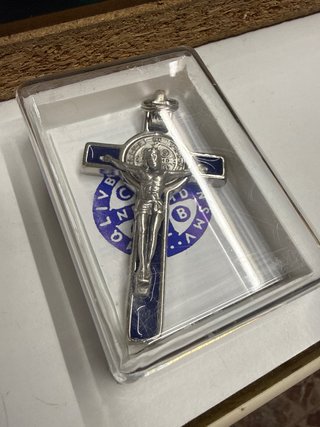 Crucifijo San Benito Azul