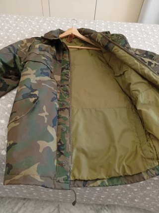Tres cuartos de camuflaje perkat