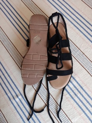 Chanclas negras gladiador con cordones