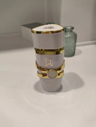 Perfume Lattafa Yara Dorado y Gris
