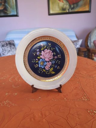 Plato decorativo floral azul y dorado