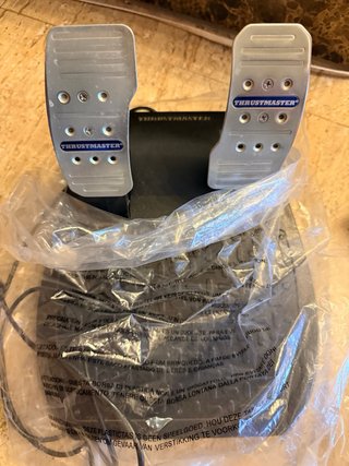 Volante Thrustmaster T300RS + Ventilador extra