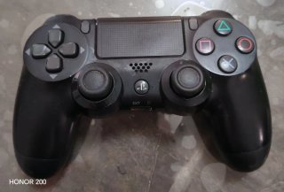 PS4 Gold Edition + 3 Mandos