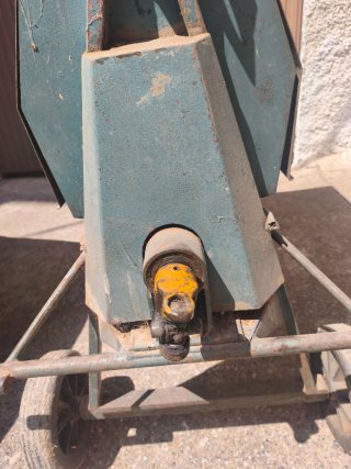 Escoscadora de almendras para tractor