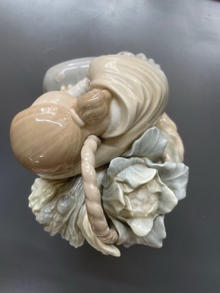 Figura Lladro Durmiendo con Cesta
