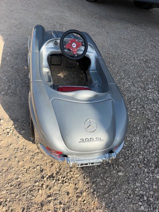 Coche de pedales Mercedes Benz