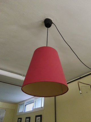 Lámpara colgante roja y amarilla Ikea