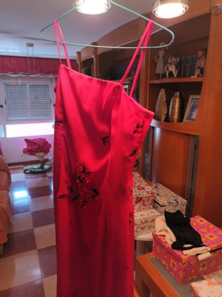 Vestido fiesta satén con flecos