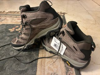 Botas de montaña Merrell. Sin usar conservan etiqu