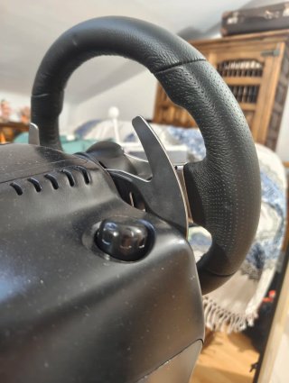 Volante Logitech G27 con pedales y palanca