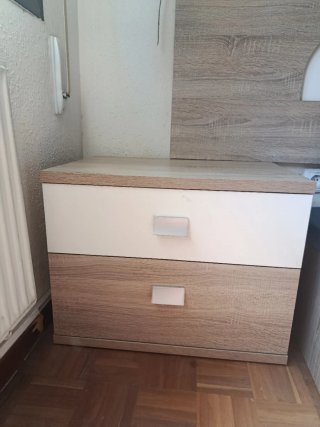 Canapé abatible con cabecero y 2 mesitas