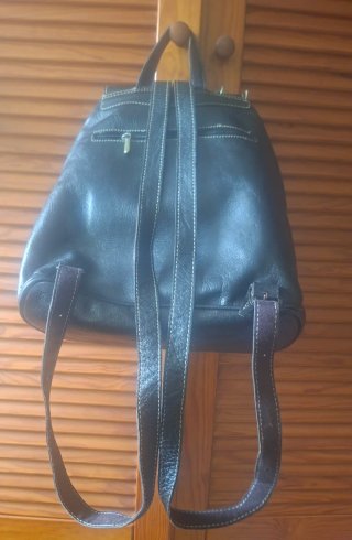 Mochila cuero negra bolsillos