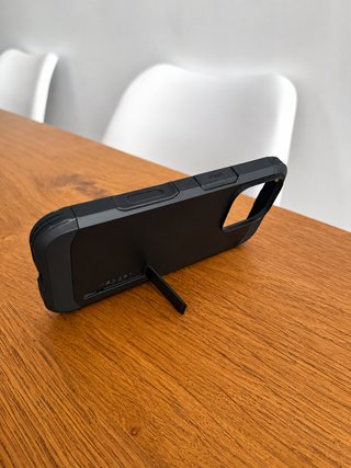 Funda Spigen Tough Armor MagFit iPhone 16 Pro