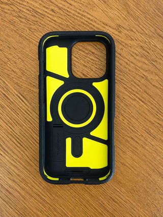 Funda Spigen Tough Armor MagFit iPhone 16 Pro