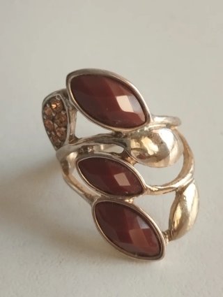 Conjunto de bisutería collar, anillo y pendientes