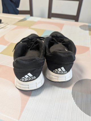 Adidas Zapatillas Negras y Blancas