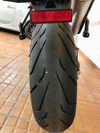 KTM 890 Duke GP Negra y Naranja