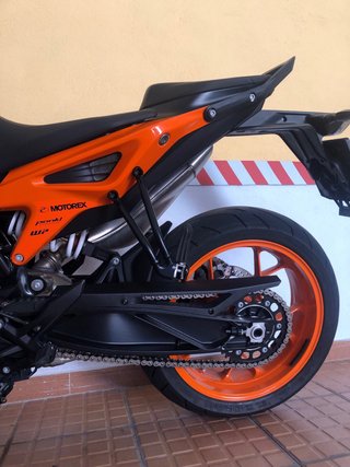 KTM 890 Duke GP Negra y Naranja