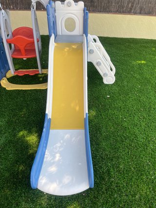 Parque infantil tobogán, columpio y canasta