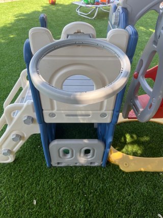 Parque infantil tobogán, columpio y canasta