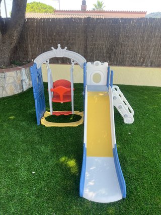 Parque infantil tobogán, columpio y canasta