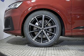Audi Q7   Black line plus 50 TDI 210kWq. tip.