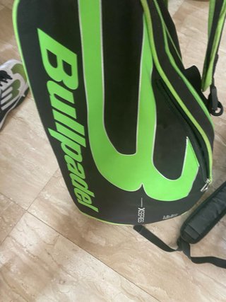 Paletero Bullpadel Negro y Verde