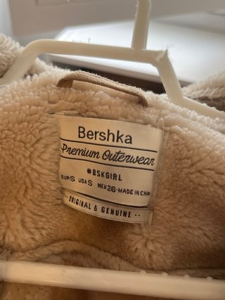 Abrigo beige Bershka forro polar.