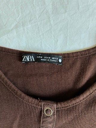 Camiseta Zara canalé manga larga marrón