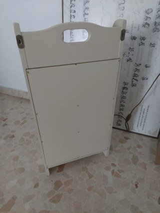 Revistero de madera beige