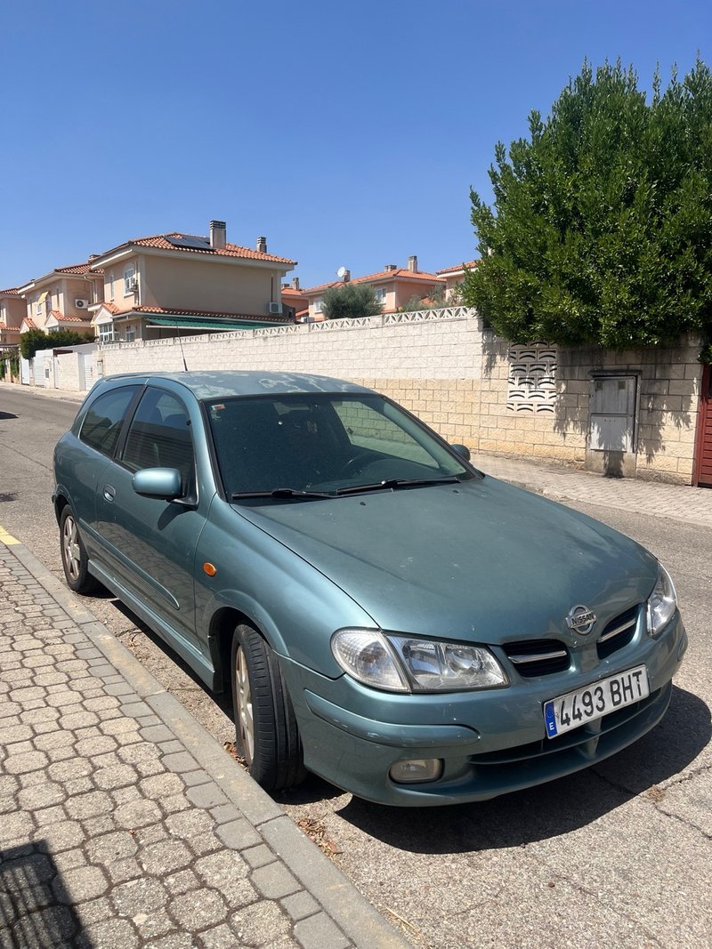 Nissan Almera 2001 - foto 1