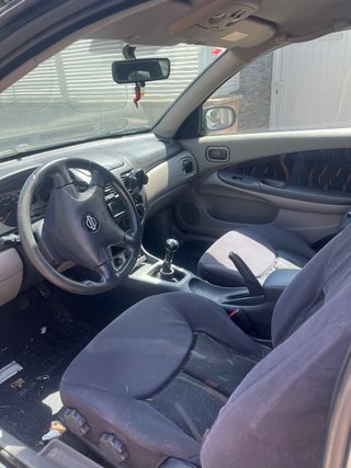 Nissan Almera 2001