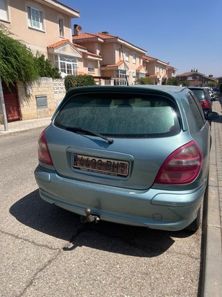 Nissan Almera 2001