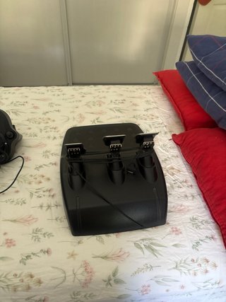 Volante Logitech con Pedales y Palanca