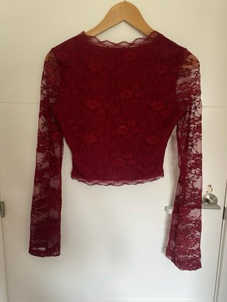 Camiseta roja encaje manga larga