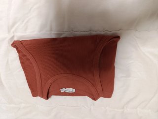 Camiseta Corta Stradivarius color Teja Talla XS