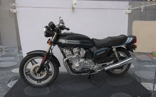 Moto Honda CB750F Clásica